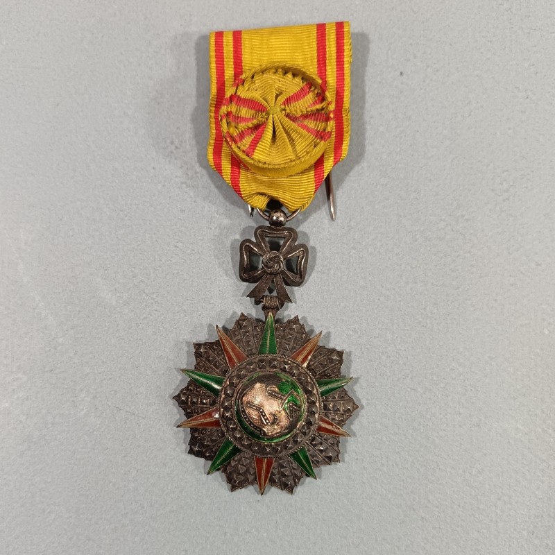 TUNISIE MEDAILLE D'OFFICIER DE L'ORDRE TUNISIEN DU NICHAN IFTIKHAR MUHAMMAD EL NACEUR 1906-1922 EN ARGENT POINCONNEE